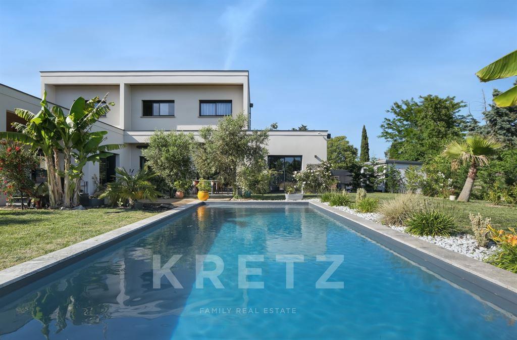 Contemporary villa with pool & spa, Lardenne district in Toul