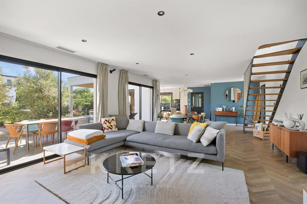 Contemporary villa with pool & spa, Lardenne district in Toul