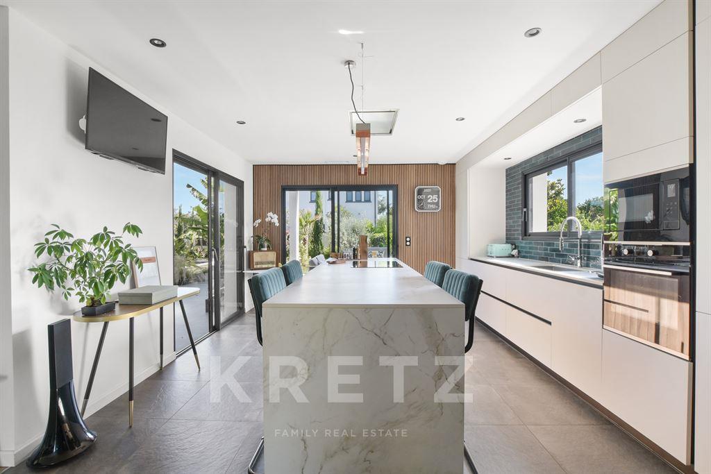Contemporary villa with pool & spa, Lardenne district in Toul