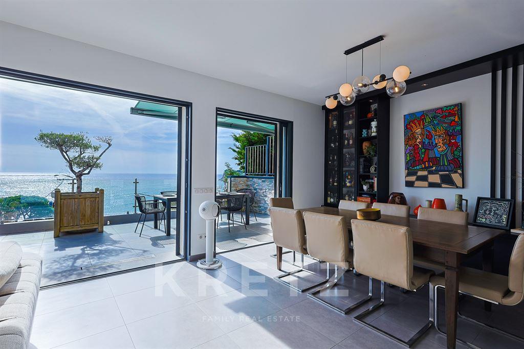 Contemporary villa with sea view