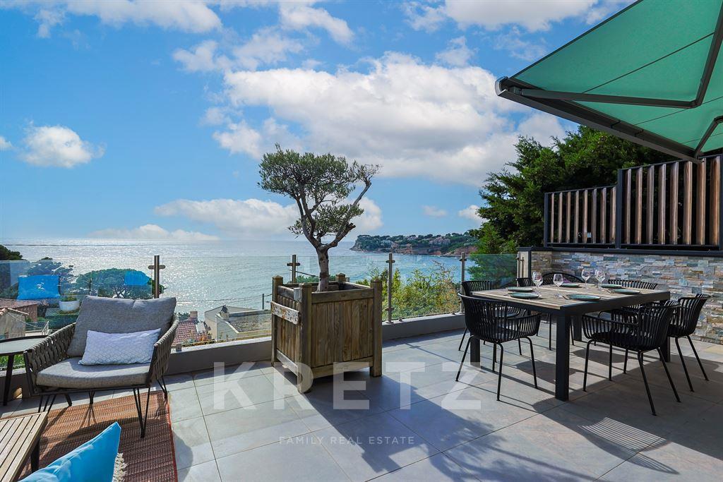 Contemporary villa with sea view