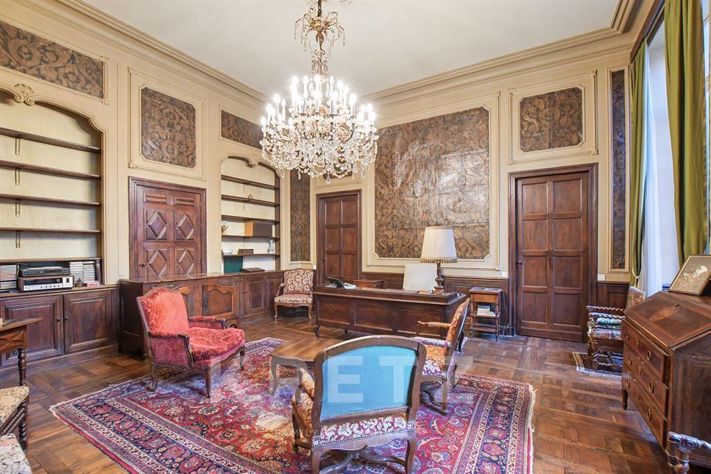 Hotel particulier de 1000m2 dans le triangle d'or