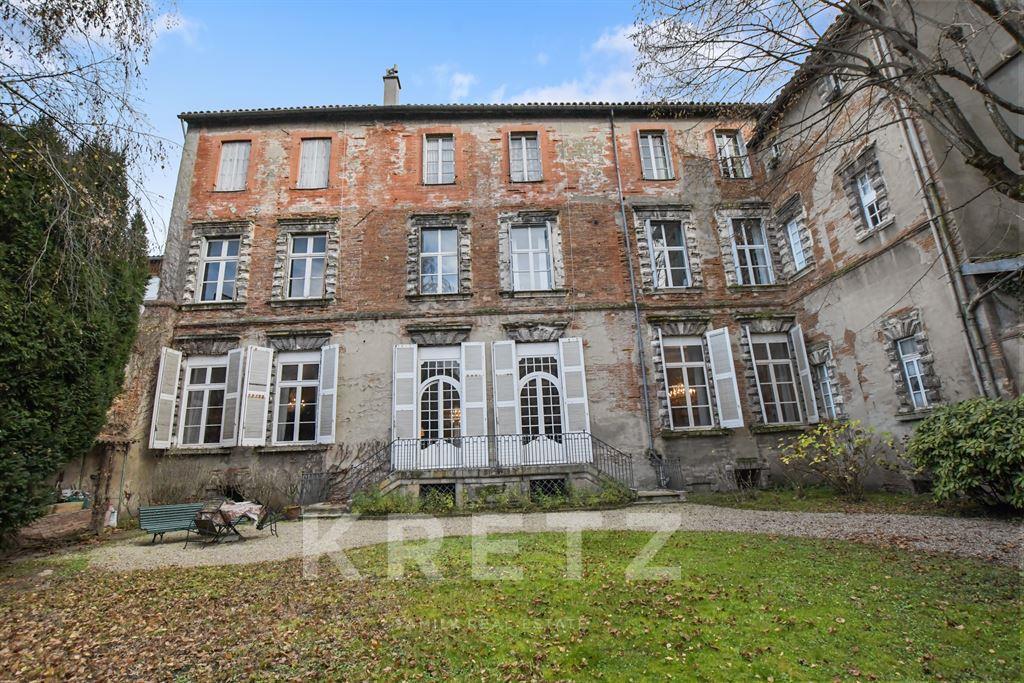 Hotel particulier de 1000m2 dans le triangle d'or