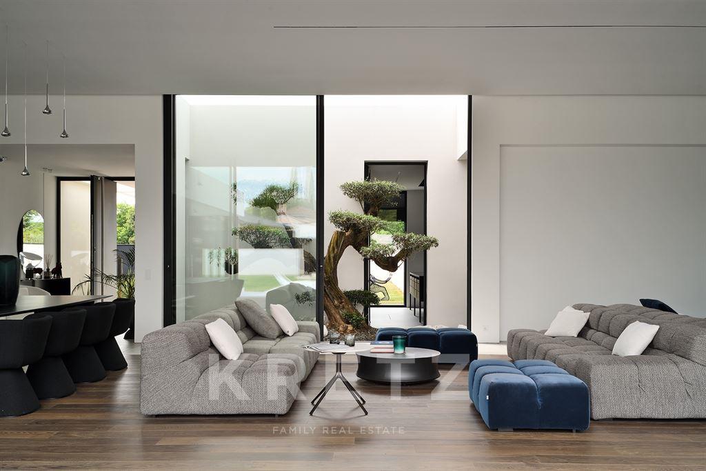 Exceptional villa just a stone's throw from Valencia