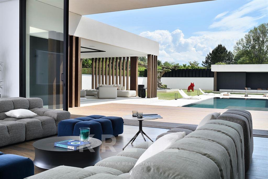 Exceptional villa just a stone's throw from Valencia