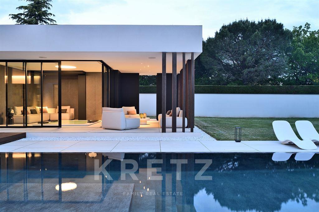 Exceptional villa just a stone's throw from Valencia