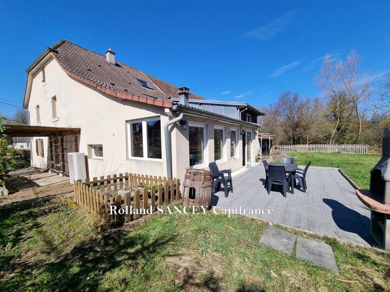 House for sale 7-room farmhouse with outbuilding on 16 ares of land in Grosne (90)