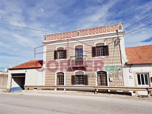 Villa met 5 slaapkamers en grond in Corredoura - Porto de Mós