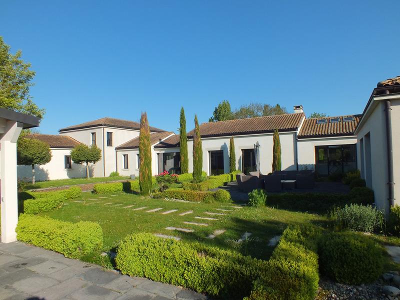 Property for sale 17 rooms near Semur En Auxois (21)