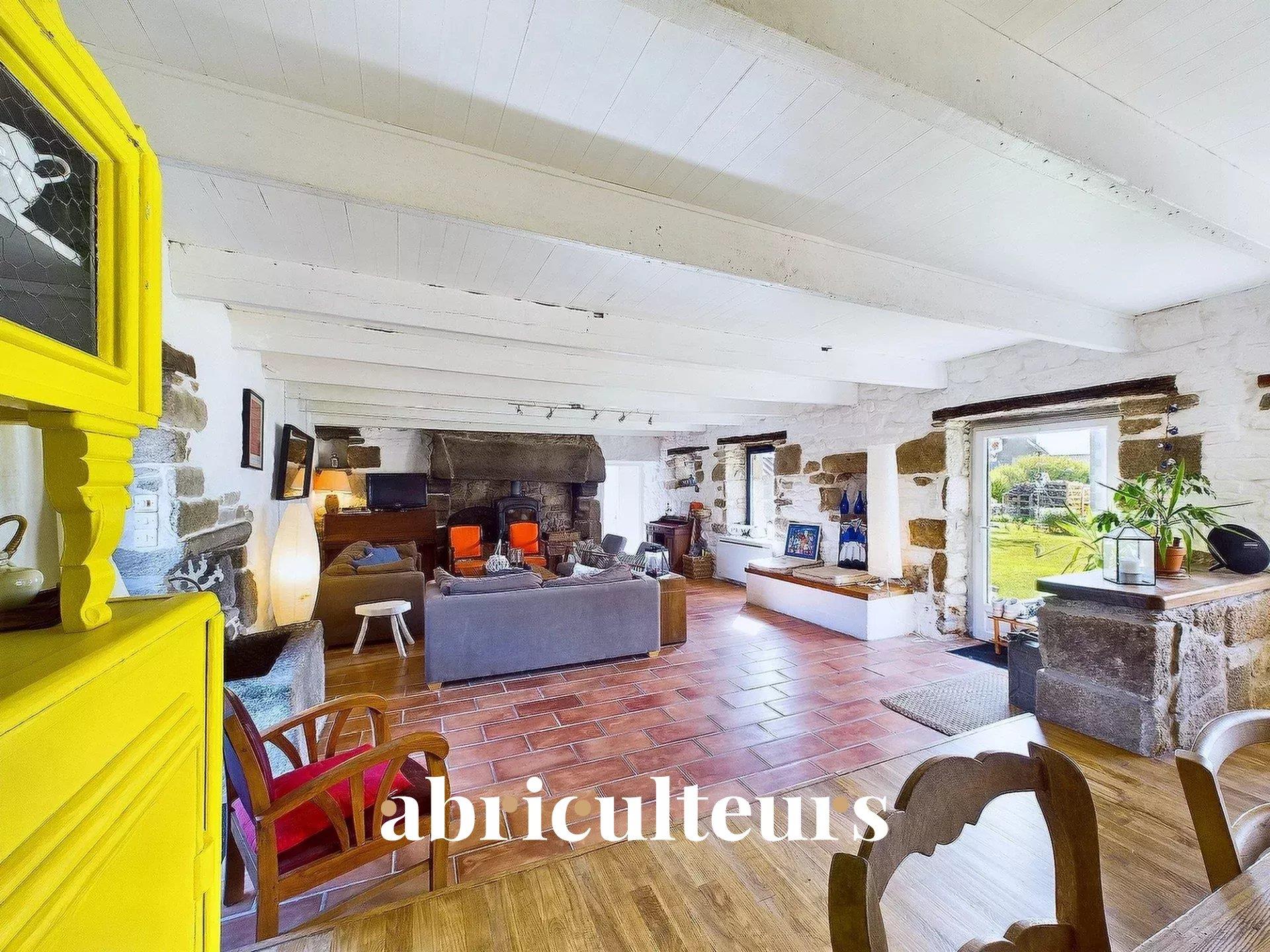 196 m² stone house in Plounéour-Brignogan-Plages, 800 m from the beach