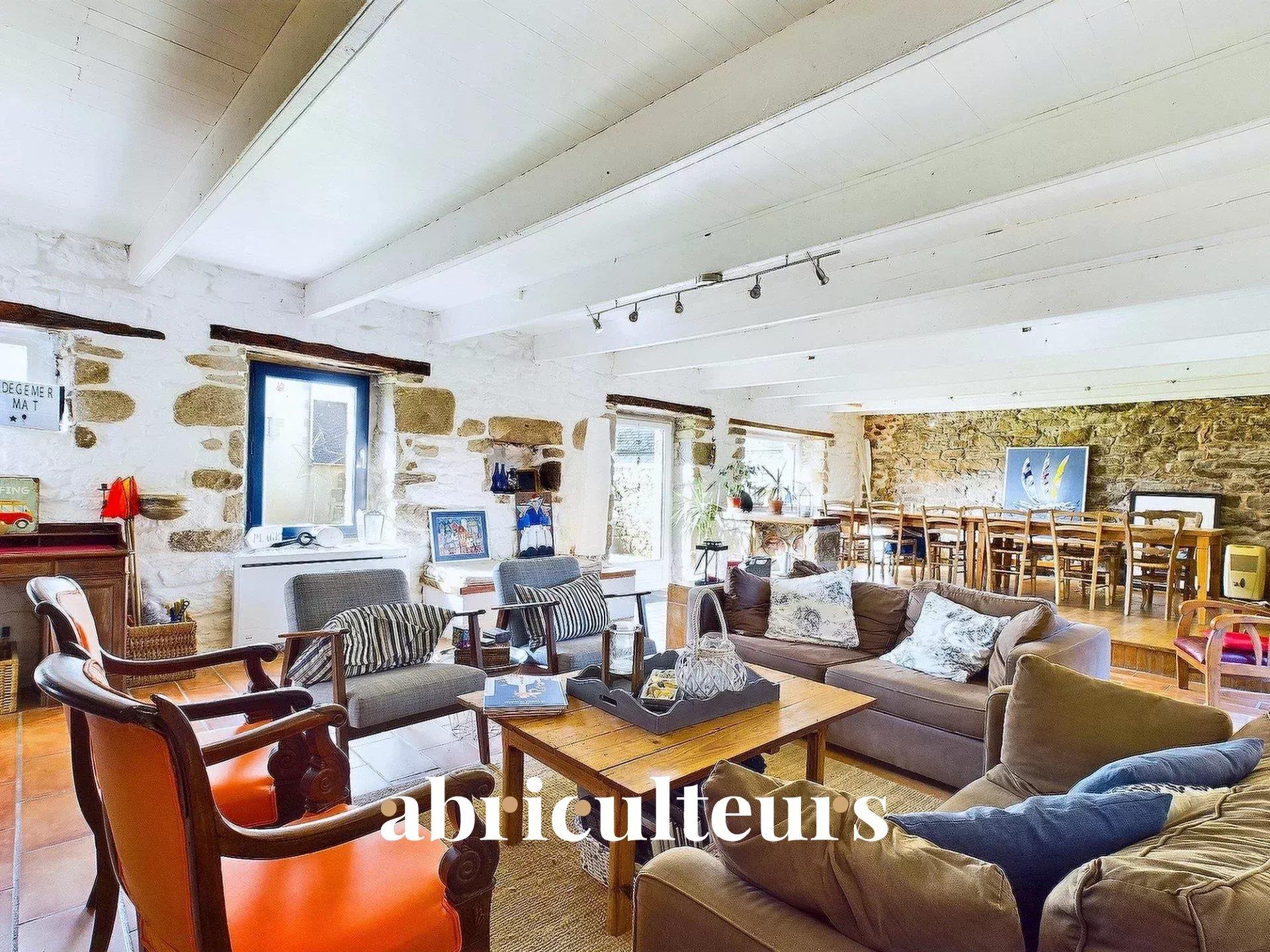 196 m² stone house in Plounéour-Brignogan-Plages, 800 m from the beach