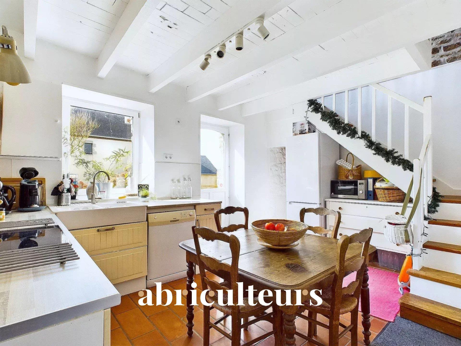 196 m² stone house in Plounéour-Brignogan-Plages, 800 m from the beach