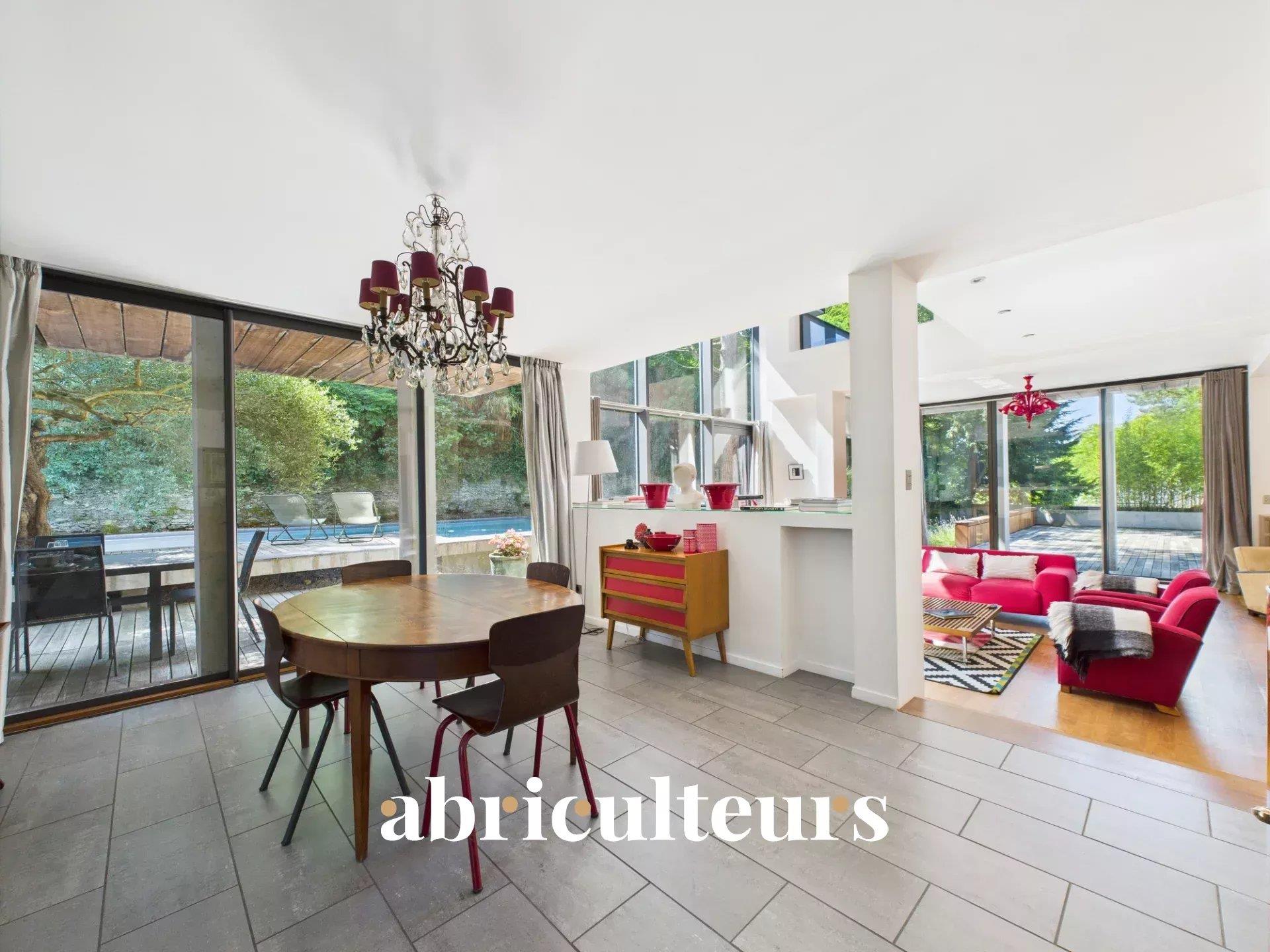 Splendid architect-designed house in a green setting - 317m², swimming pool and large terraces - Nan