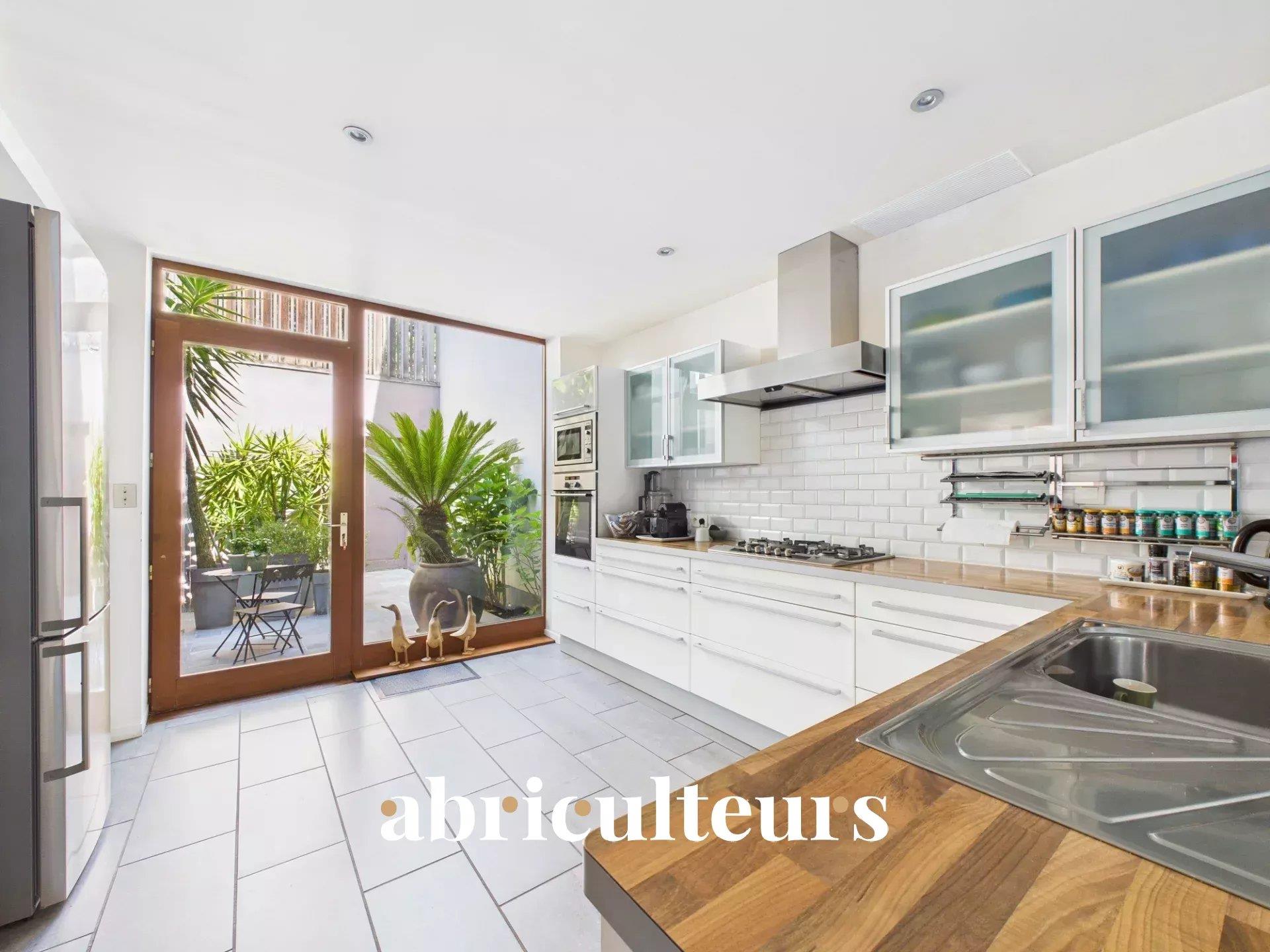 Splendid architect-designed house in a green setting - 317m², swimming pool and large terraces - Nan