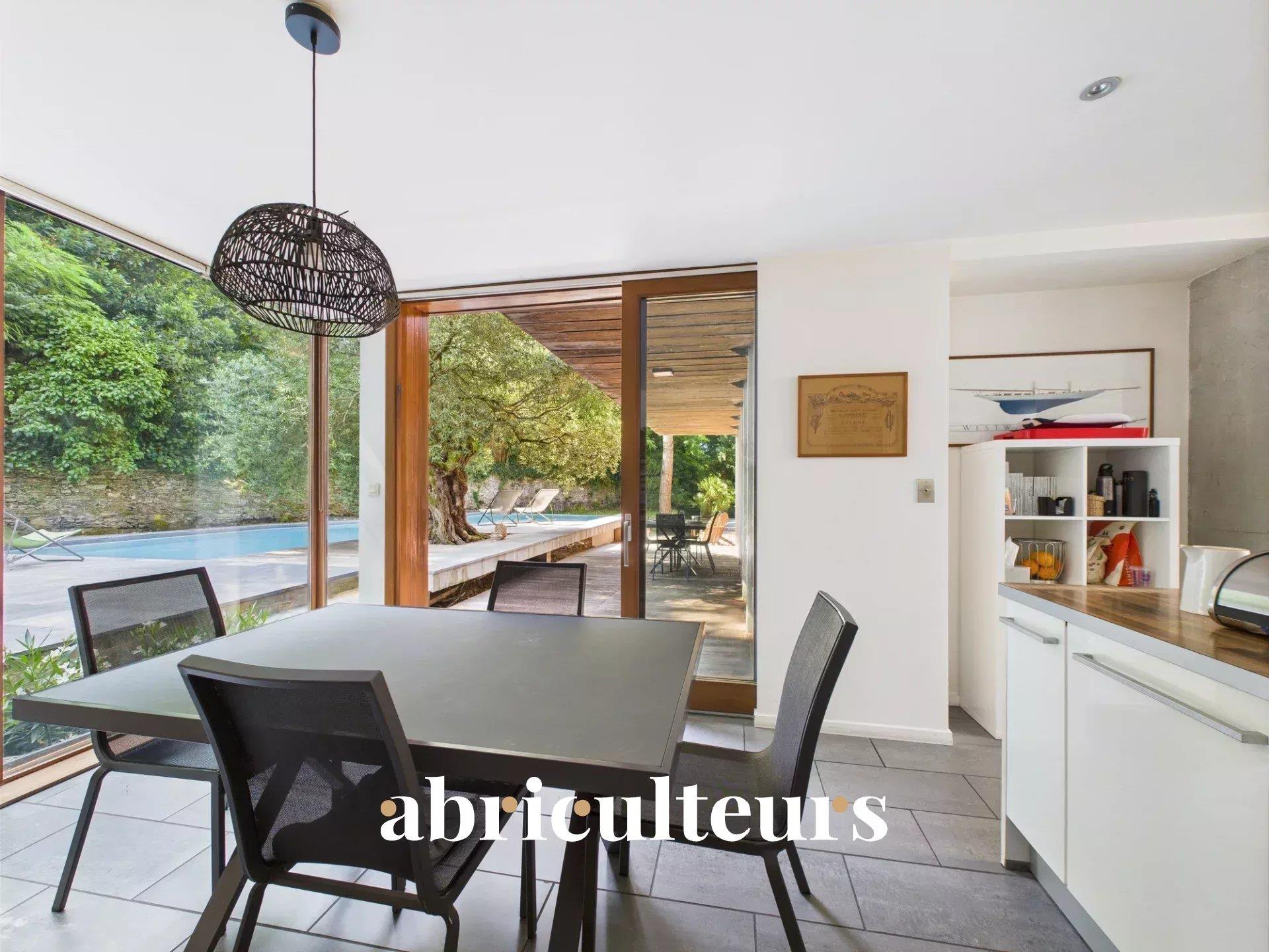 Splendid architect-designed house in a green setting - 317m², swimming pool and large terraces - Nan