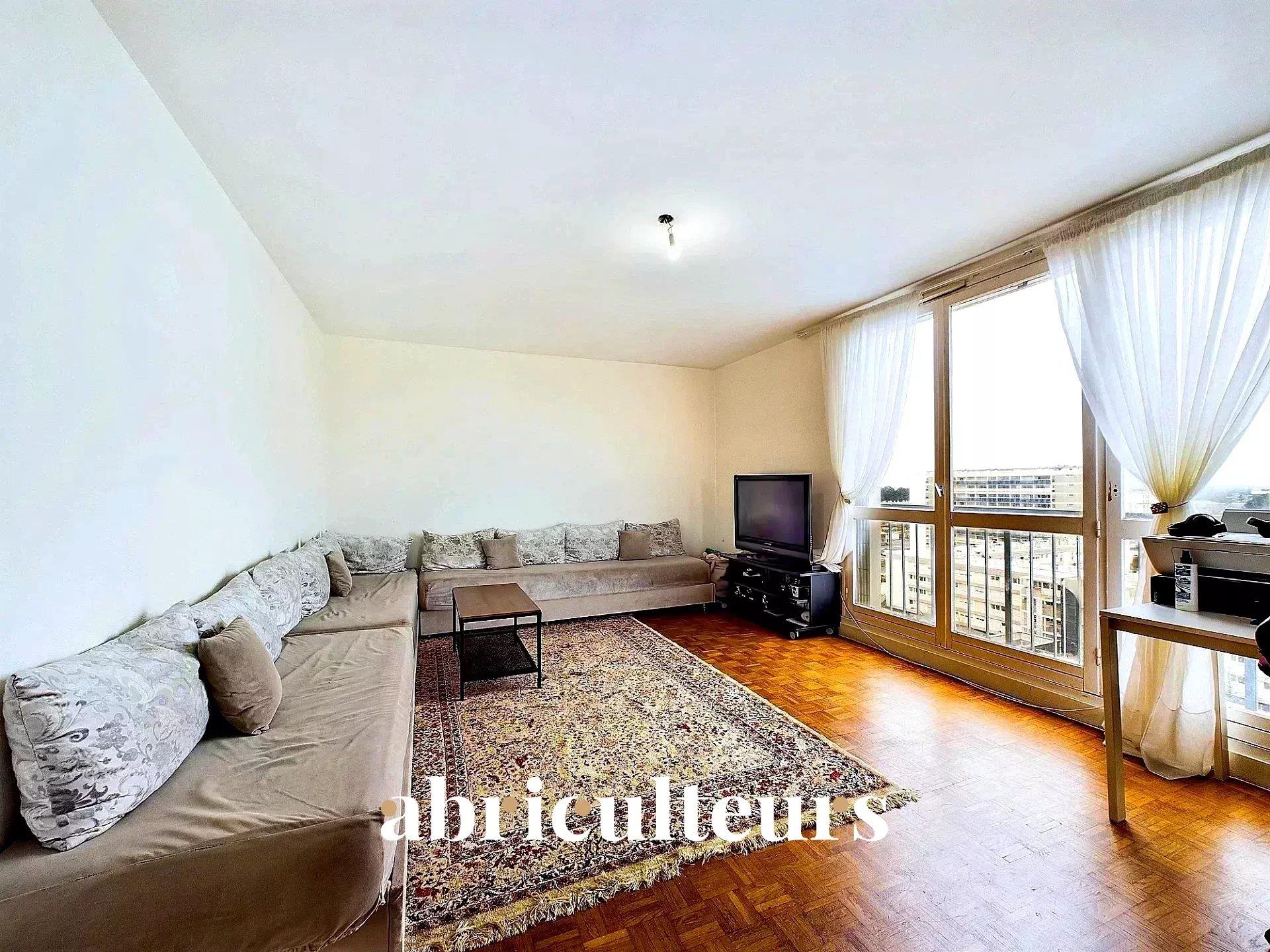 Modern 3-Bedroom Apartment in Vibrant Nantes