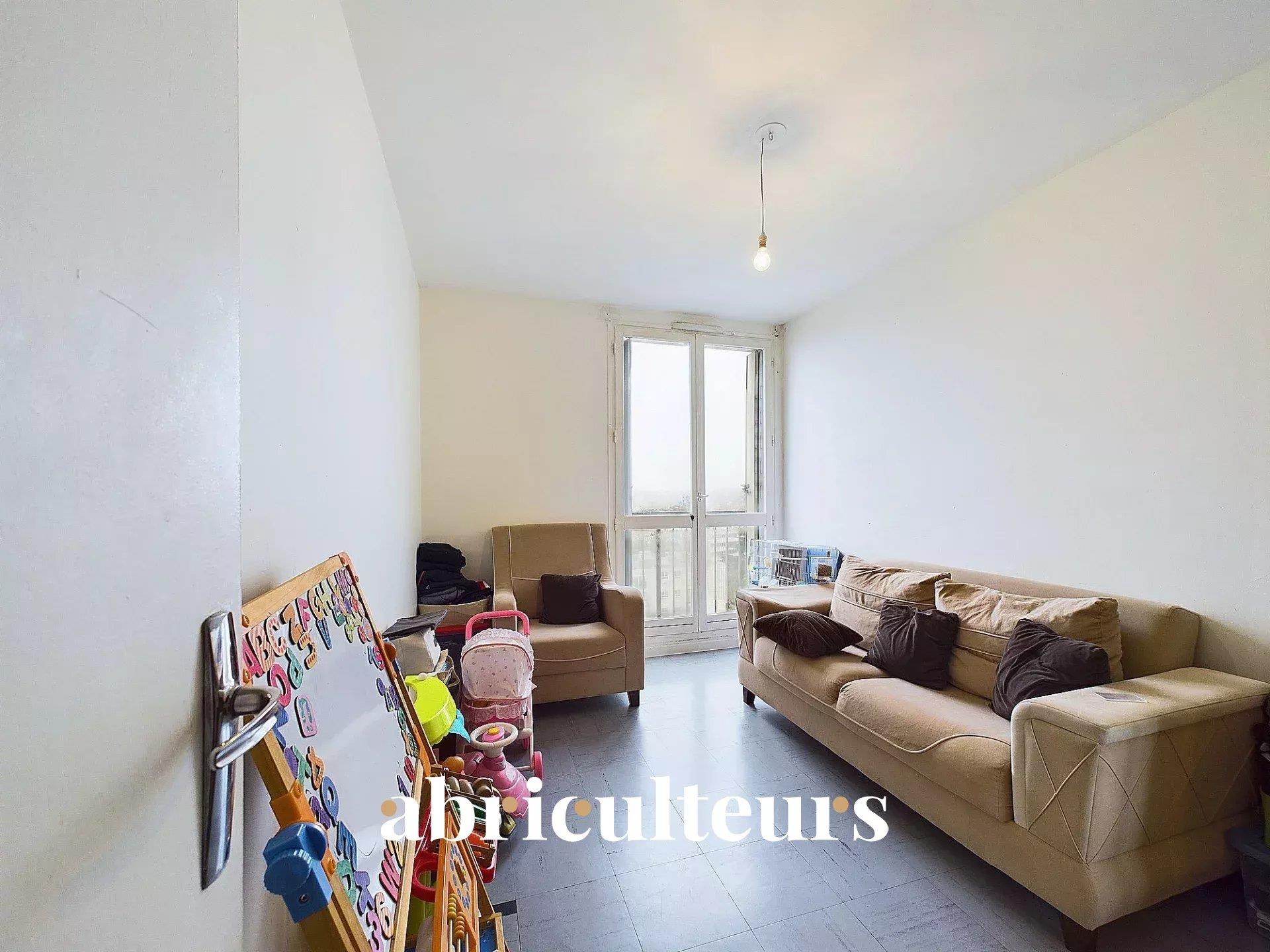 Modern 3-Bedroom Apartment in Vibrant Nantes