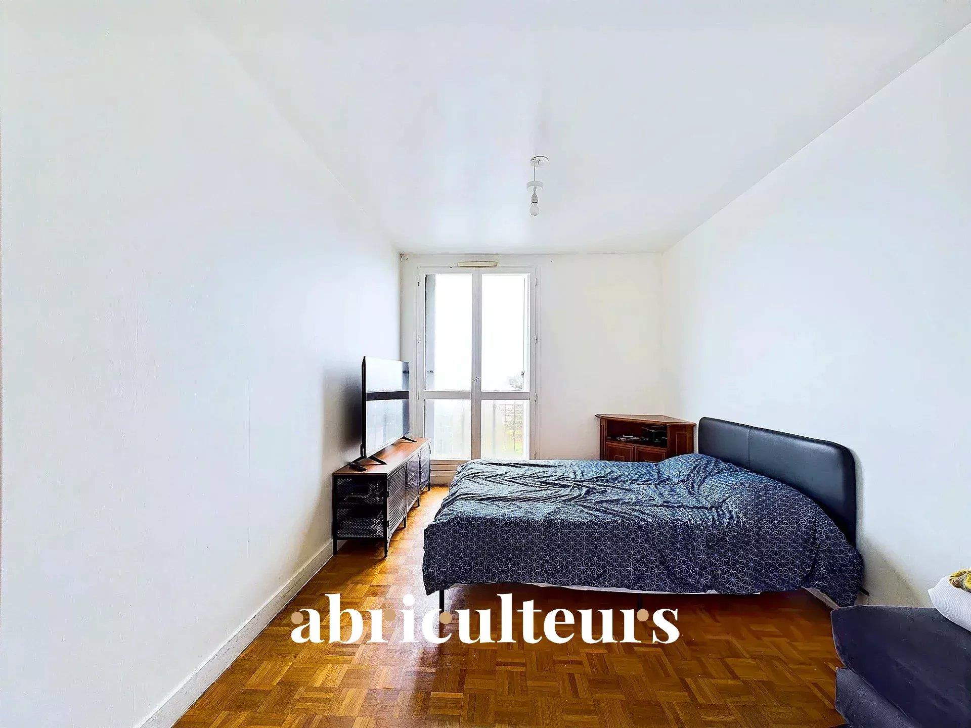 Modern 3-Bedroom Apartment in Vibrant Nantes