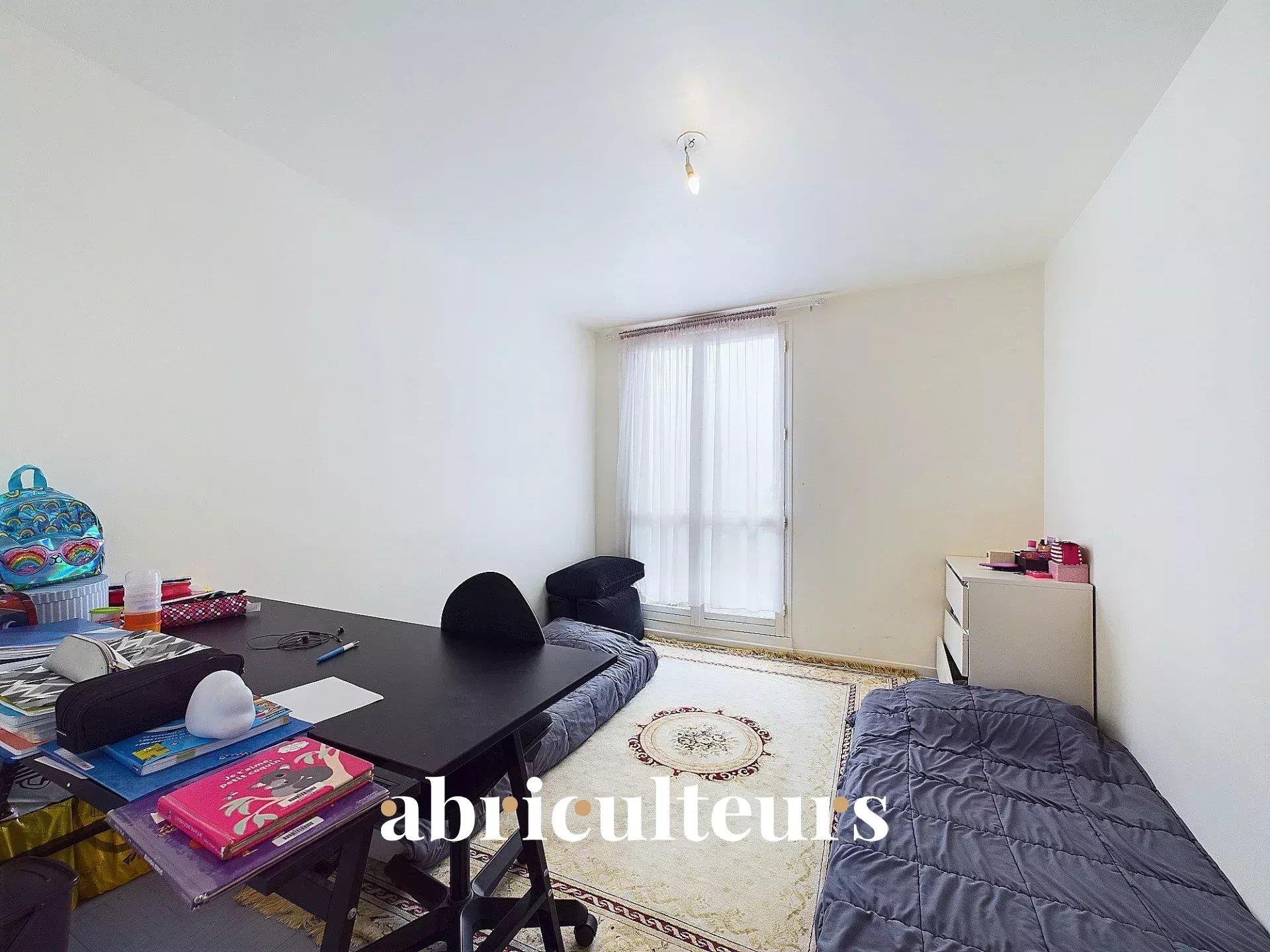 Modern 3-Bedroom Apartment in Vibrant Nantes