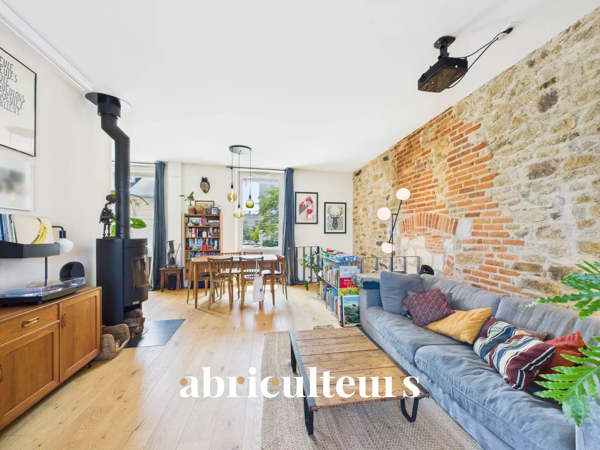 House of 88,7m2 on the ground (71m2 carrez) - Renovation of 2021 - Private garden of 168m2 - Garage