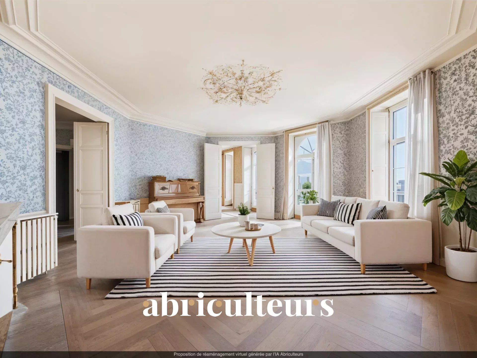 Large 155m2 bourgeois apartment - 5 rooms - 3 bedrooms - Balcony - Cellar - Attic - Rue Deshoullière