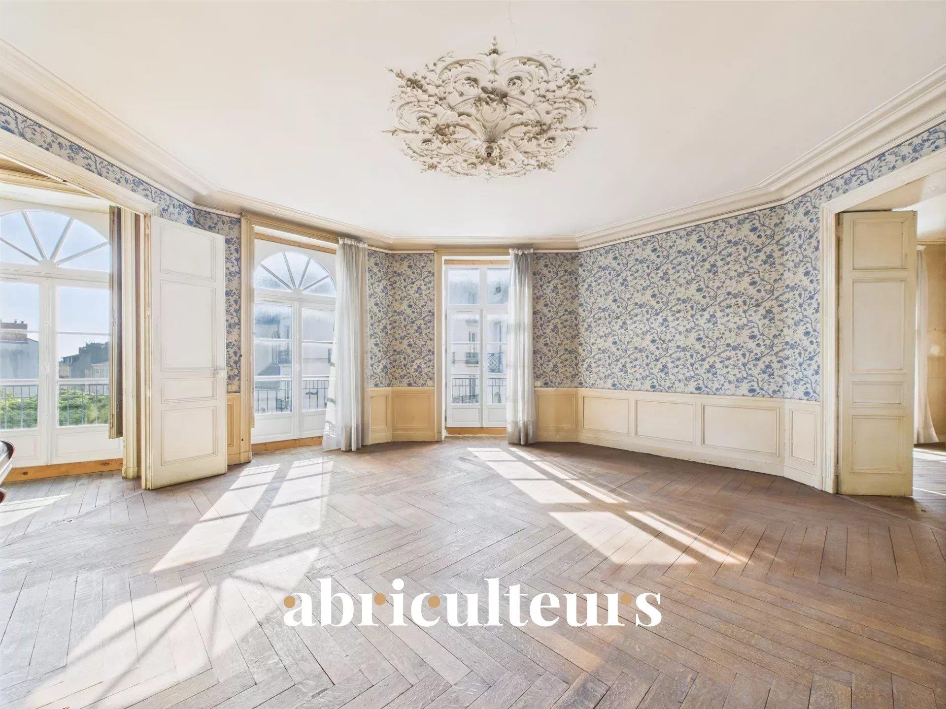 Large 155m2 bourgeois apartment - 5 rooms - 3 bedrooms - Balcony - Cellar - Attic - Rue Deshoullière