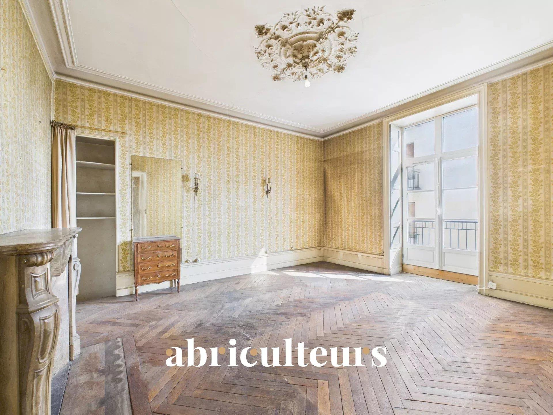 Large 155m2 bourgeois apartment - 5 rooms - 3 bedrooms - Balcony - Cellar - Attic - Rue Deshoullière