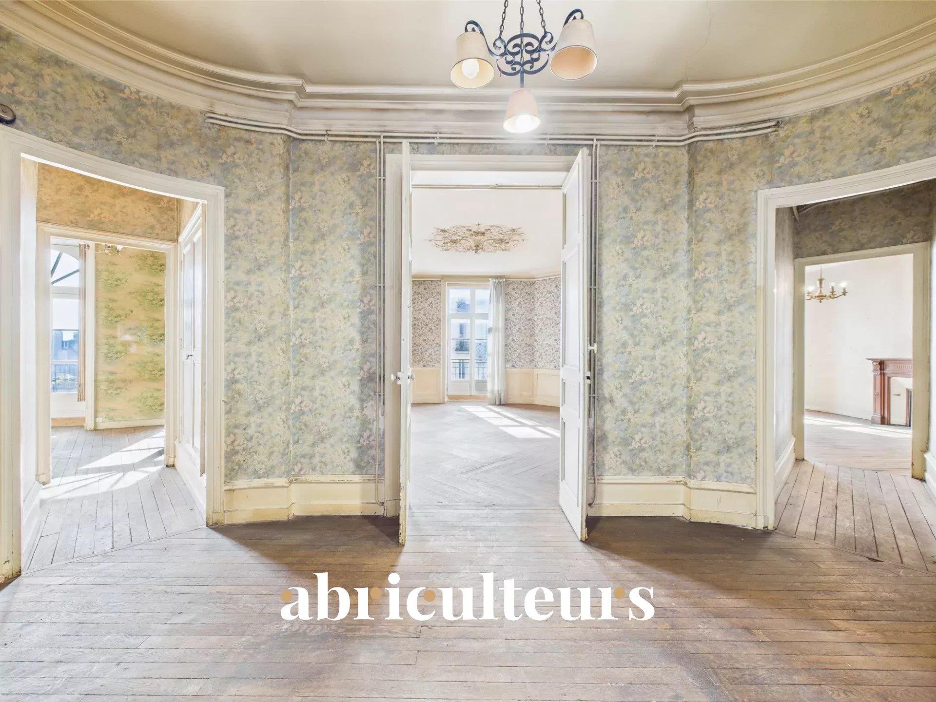 Large 155m2 bourgeois apartment - 5 rooms - 3 bedrooms - Balcony - Cellar - Attic - Rue Deshoullière