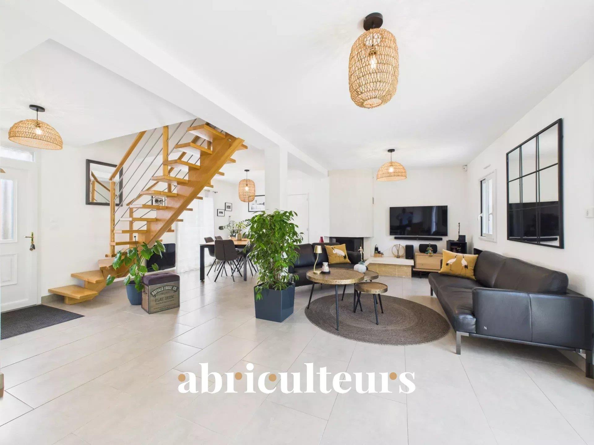 Grande maison familiale de 156,93m2 - Excellent état - 4 chambres dont une suite parentale au Rdc -