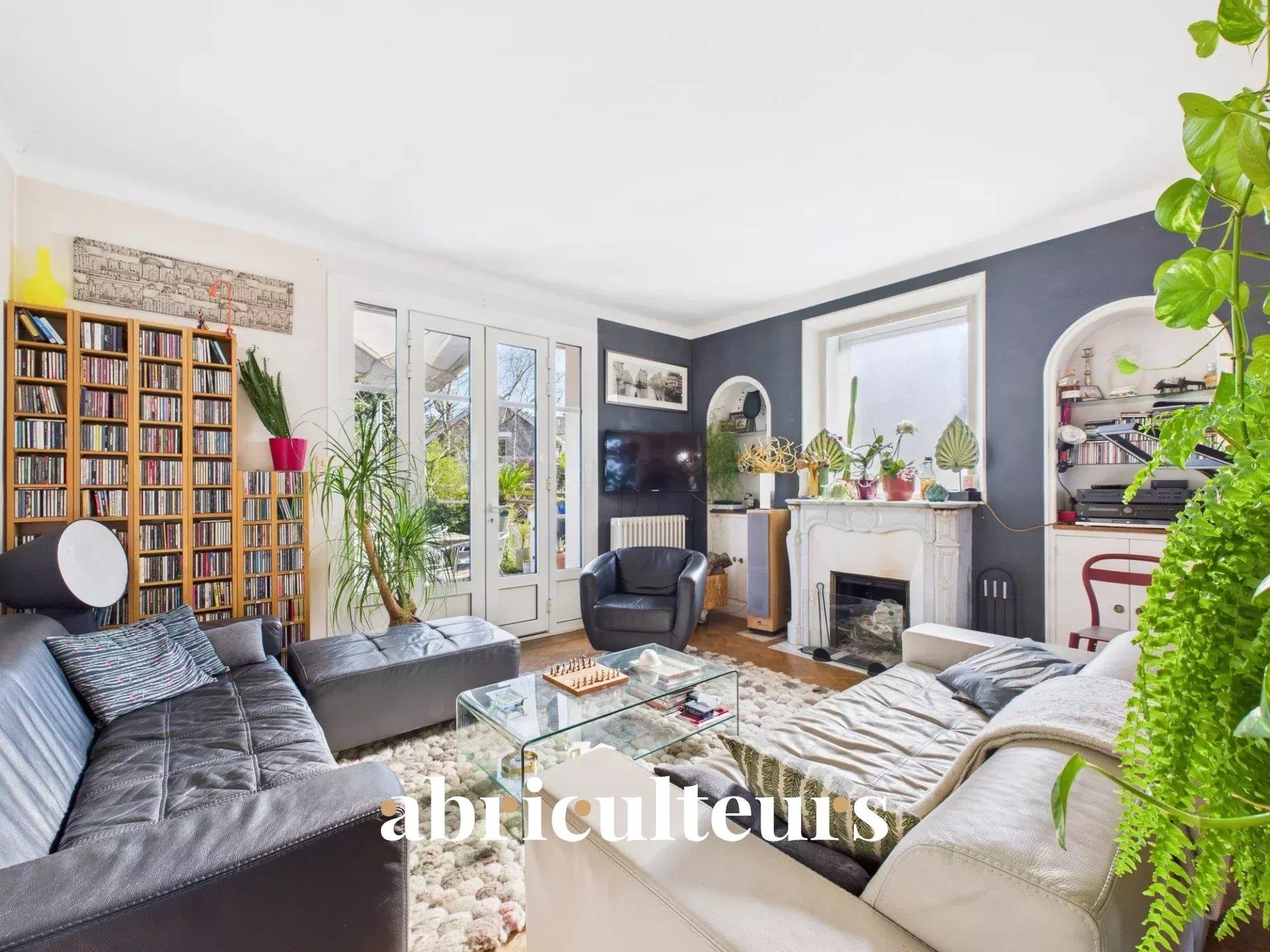 Spacious family house 230 m² - 7 bedrooms - Garage - Heat pump - Quartier Procé