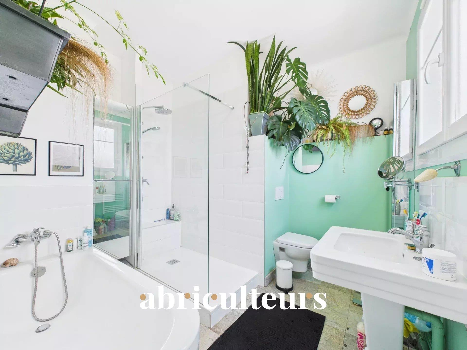 Spacious family house 230 m² - 7 bedrooms - Garage - Heat pump - Quartier Procé