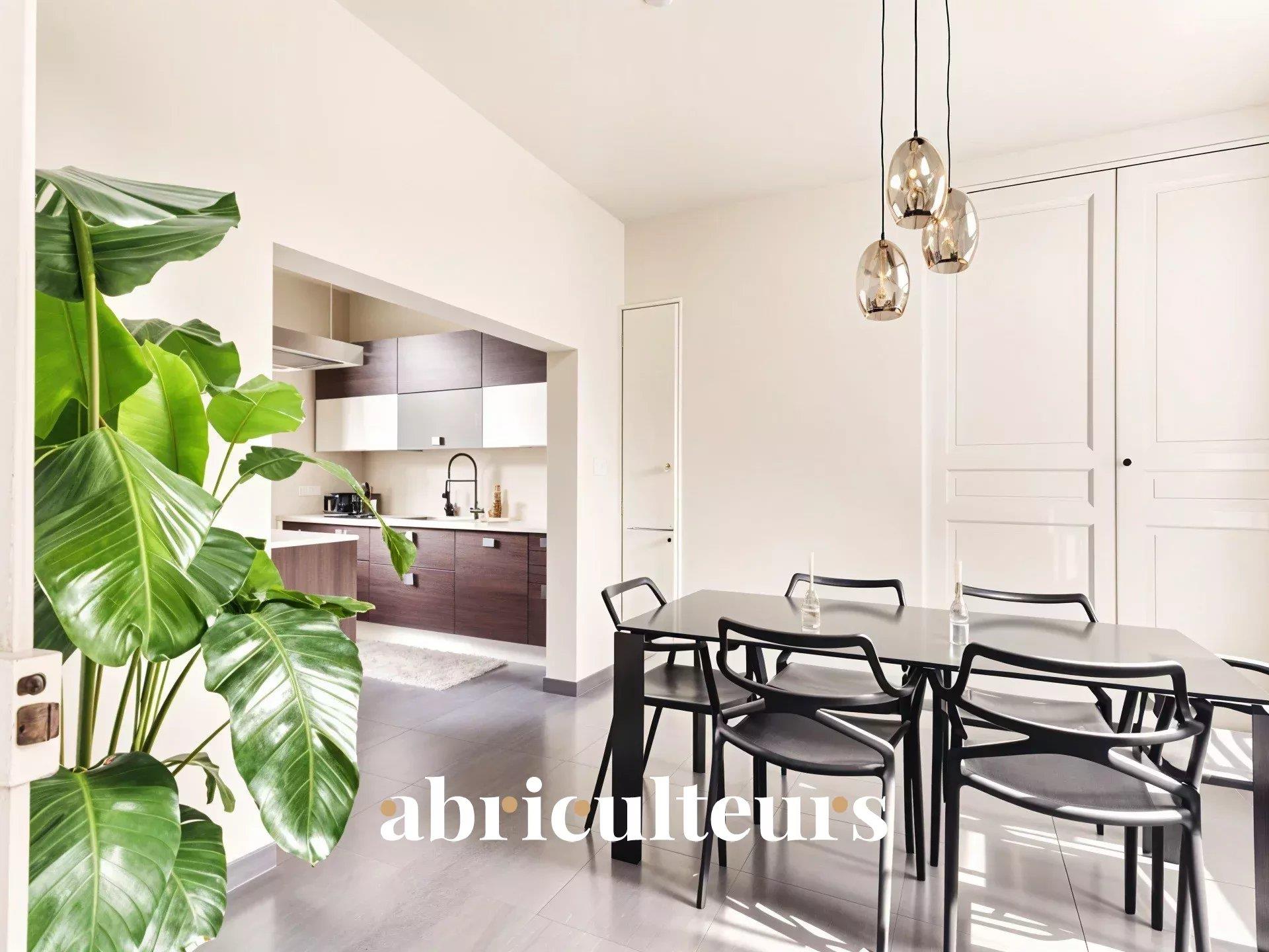Renovated character house with private garden, outbuilding and garage - Crépy-en-Valois area