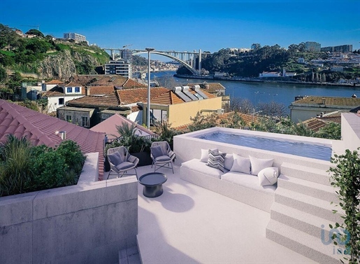 House with 4 Rooms in Porto with 310,00 m²