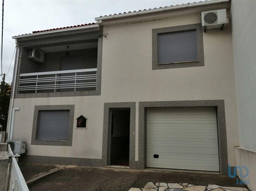 Home / Villa with 6 Rooms in Bragança with 373,00 m²