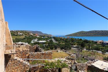 Vieux manoir avec la vue gentille de mer dans Tsifliki, Elounda.