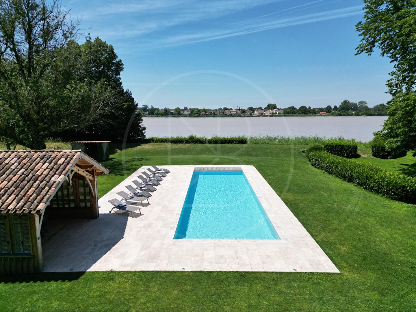 Demeure d'exception au bord de la Dordogne