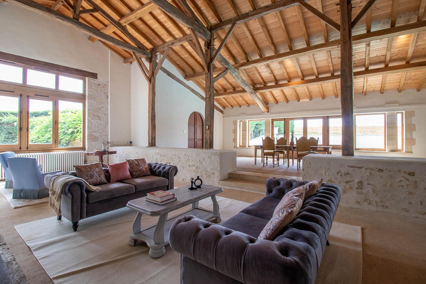 Magnificent manor house in an idyllic setting