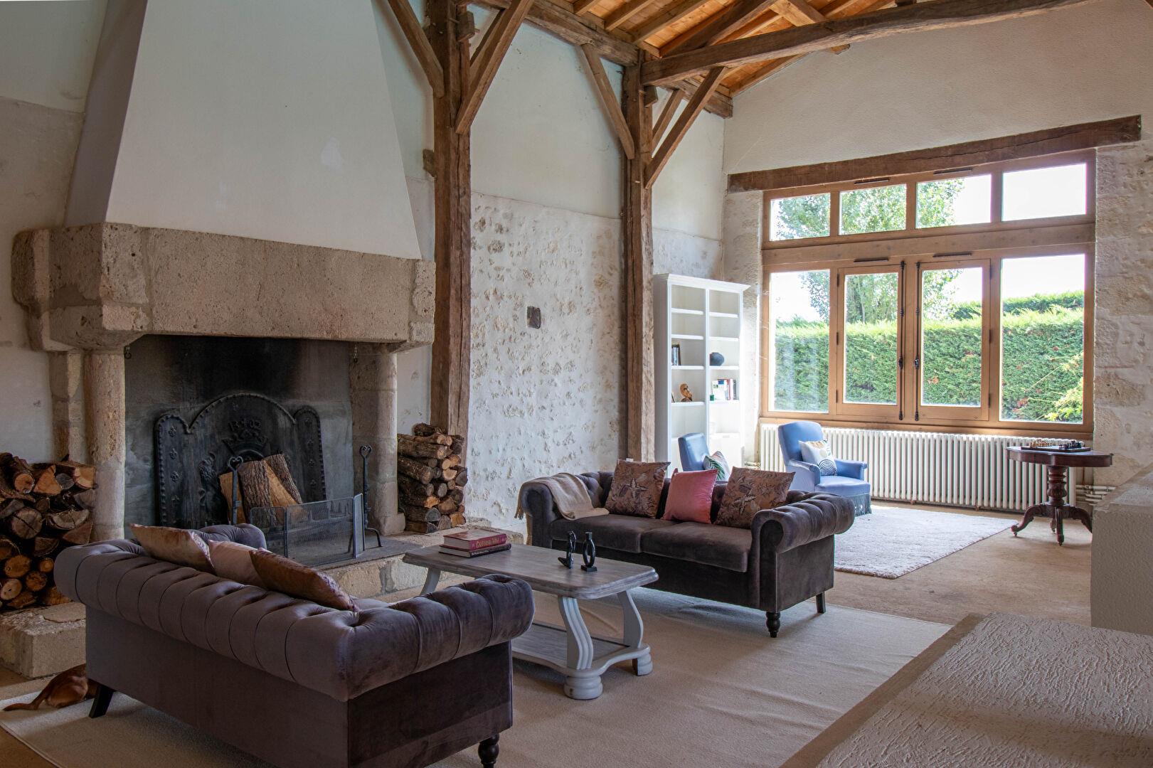 Magnificent manor house in an idyllic setting