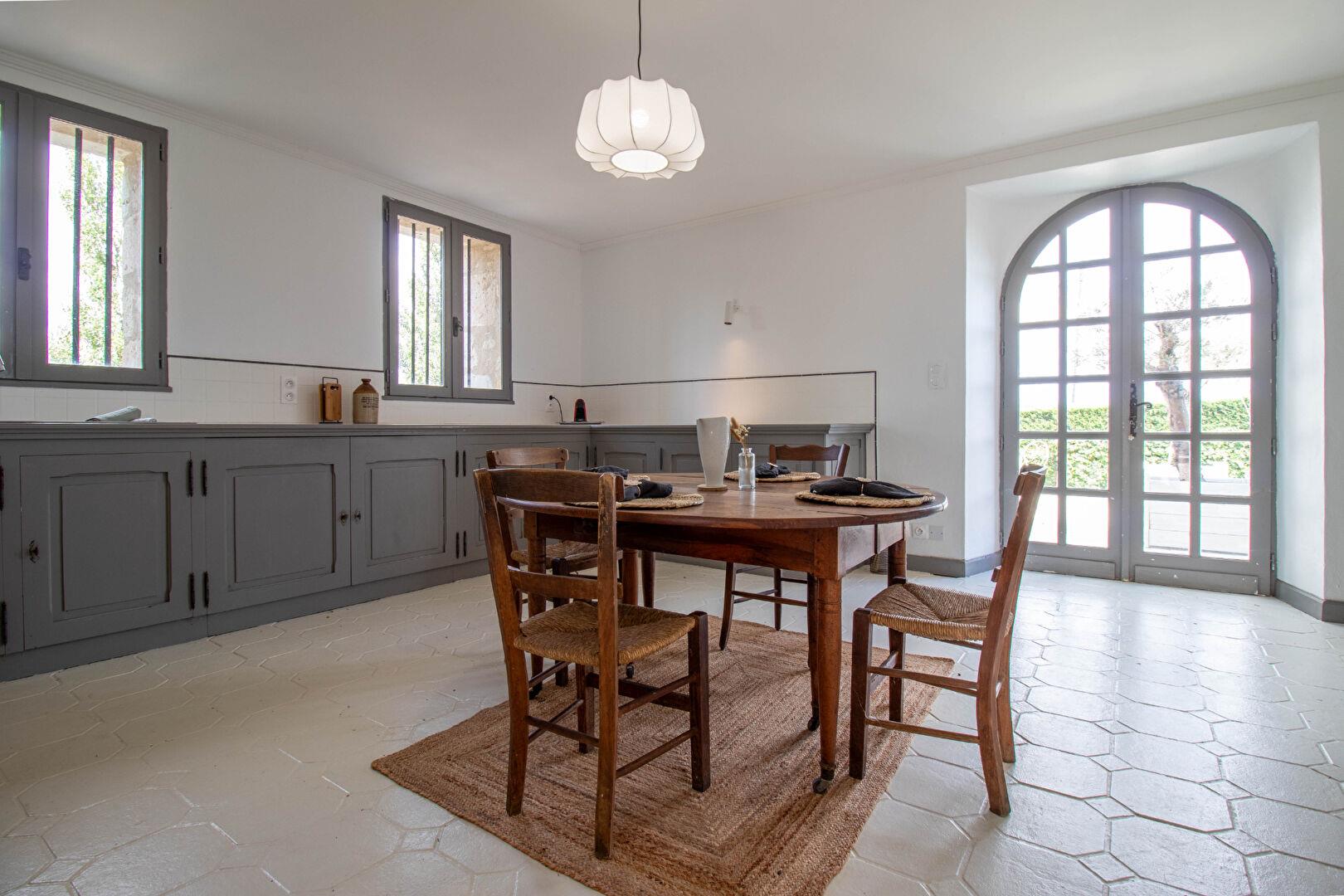 Magnificent manor house in an idyllic setting
