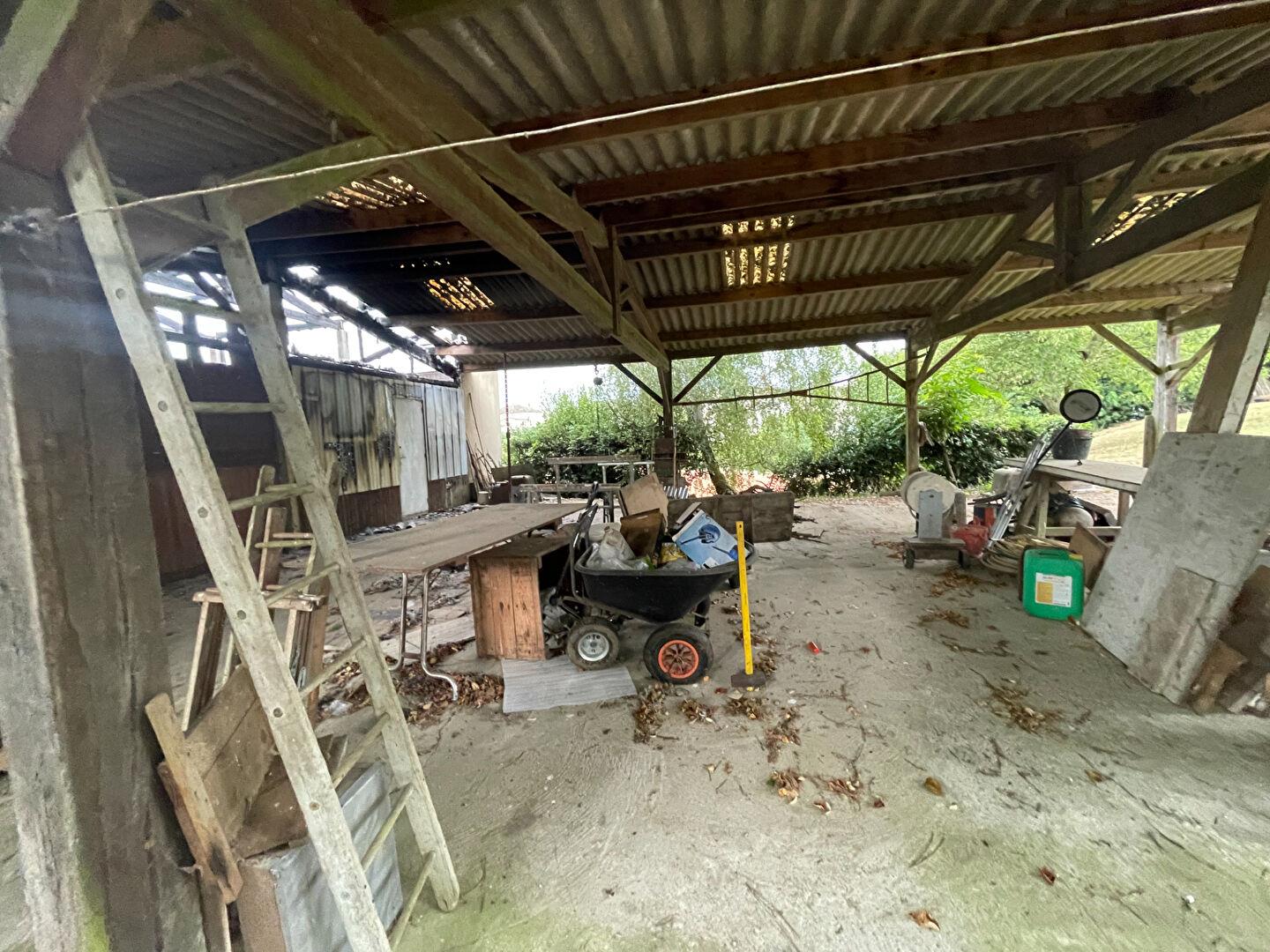 Cette maison de village est idéalement située, avec un accès facile à Monségur
