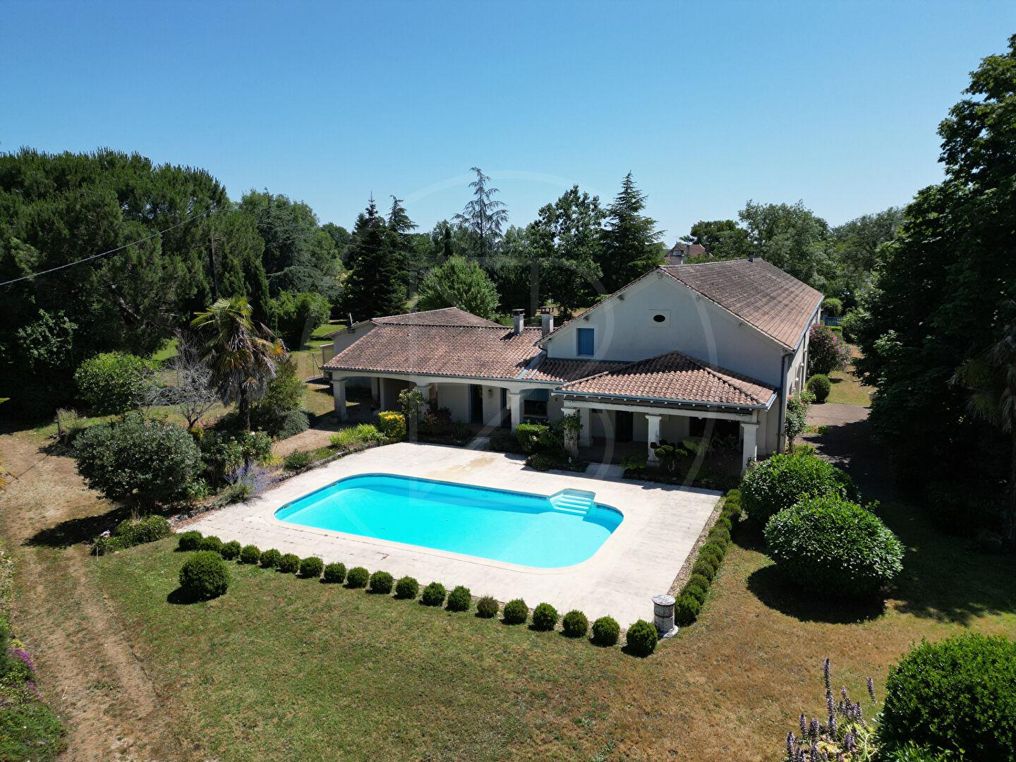 Exceptional home and its magnificent grounds