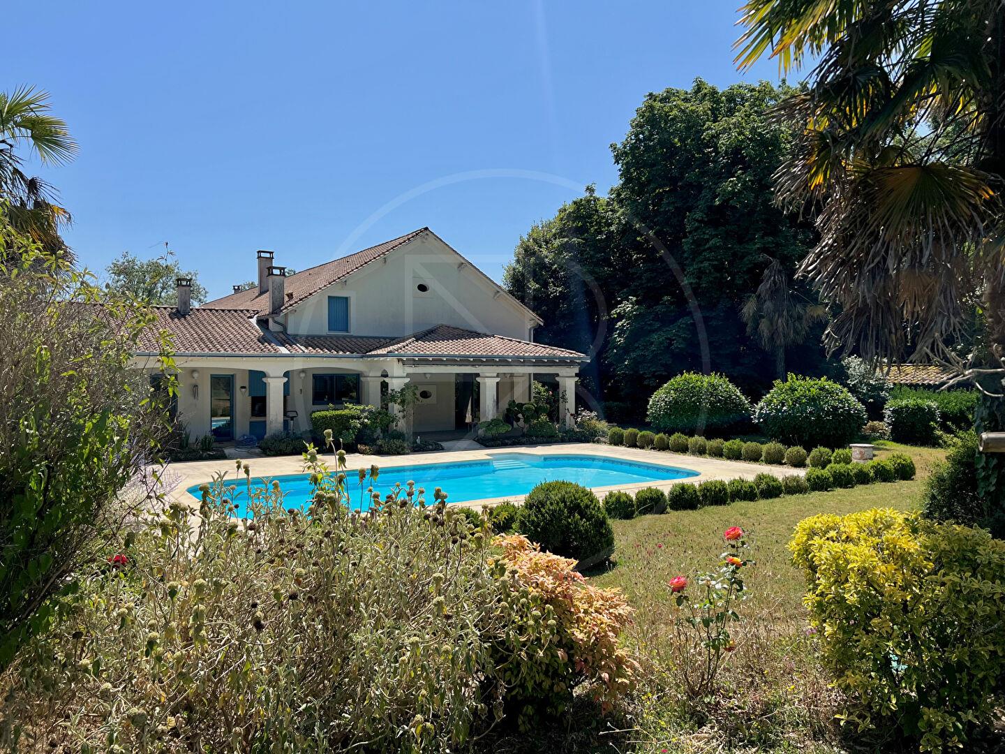 Exceptional home and its magnificent grounds