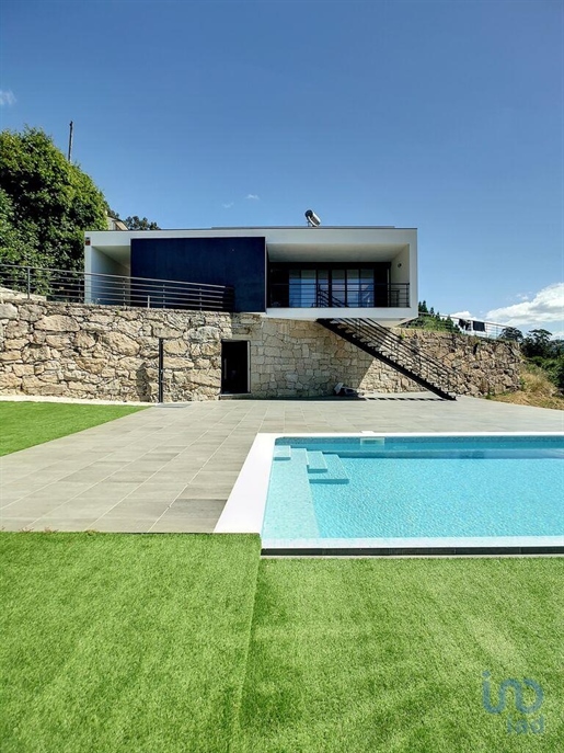 Casa T4 em Porto de 226,00 m²