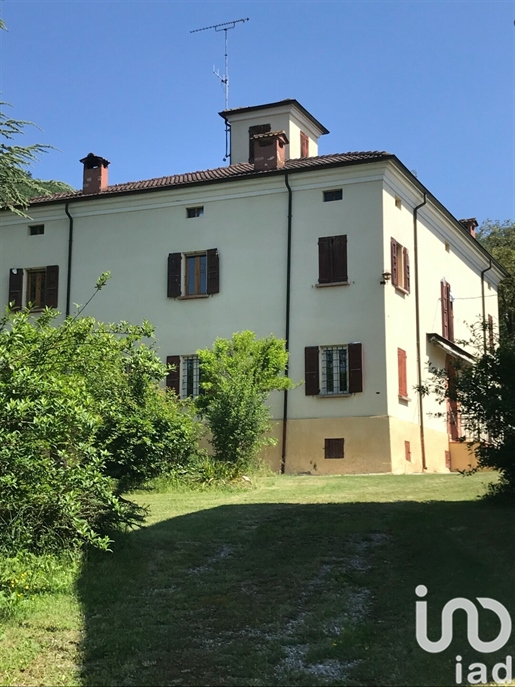 Sale Detached house / Villa 615 m² - 8 rooms - Prignano sulla Secchia