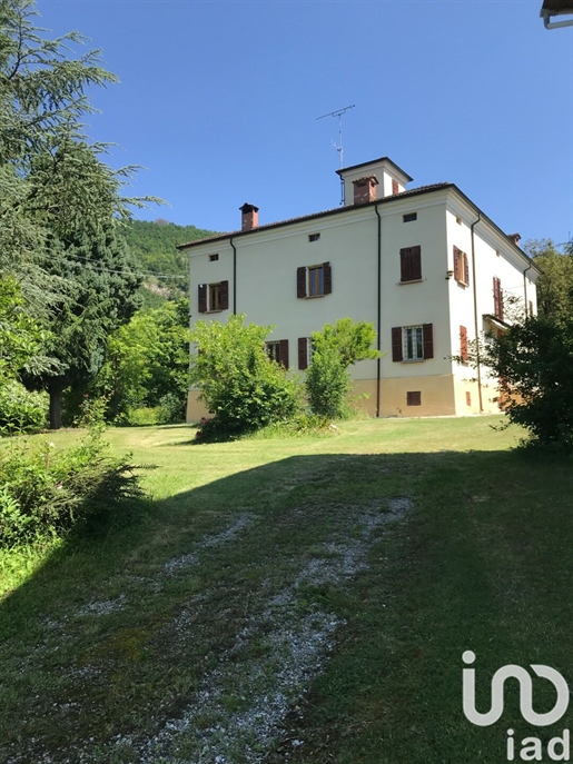 Sale Detached house / Villa 615 m² - 8 rooms - Prignano sulla Secchia