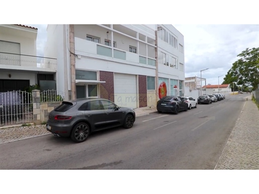 Exclusive-Loulé Center-Townhouse 3+3 rooms with garage 4 cars.