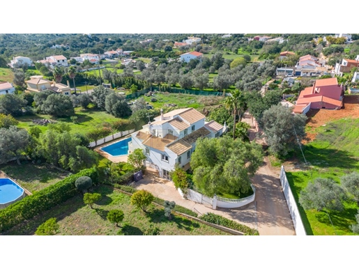 5 bedroom villa with country and sea views, located in the Boliqueime near Vilamoura