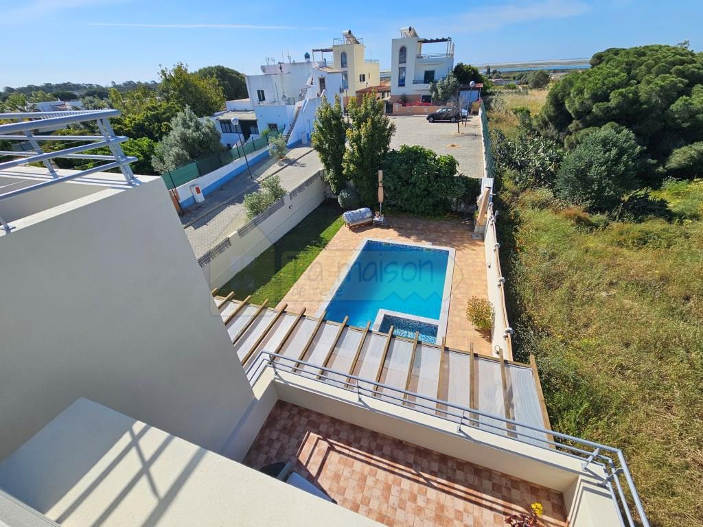 Moderne Villa mit Blick auf die Ria Formosa und Panorama-Dachterrasse