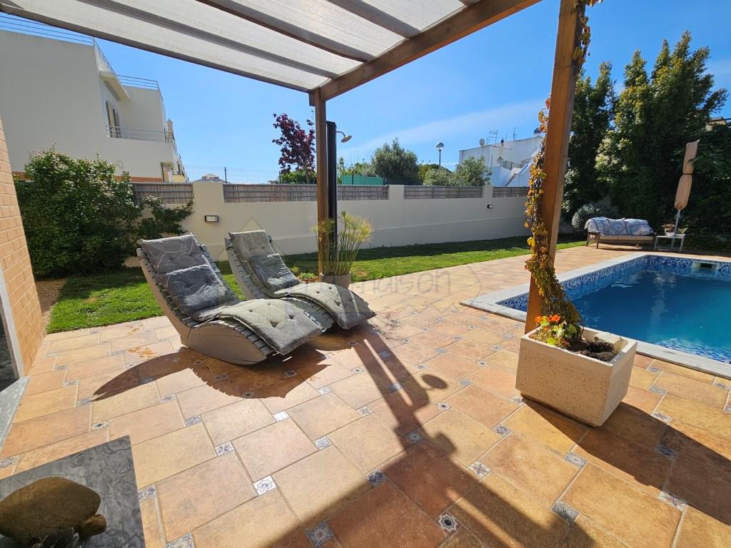 Moderne Villa mit Blick auf die Ria Formosa und Panorama-Dachterrasse