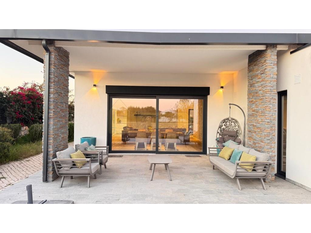 Fantastische Villa mit 3 Schlafzimmern und leichtem Stahlrahmen (Lsf)